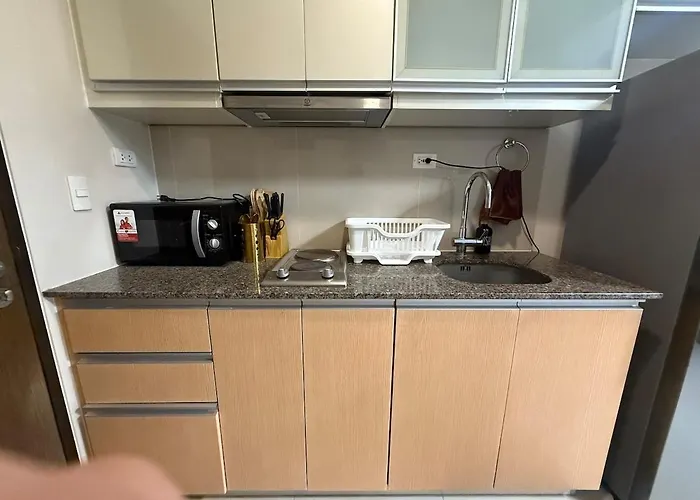 1 Bedroom Bgc, Uptown Mall, High Street & Landers Manila