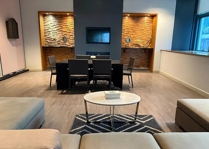 1 Bedroom Bgc, Uptown Mall, High Street & Landers Apartment