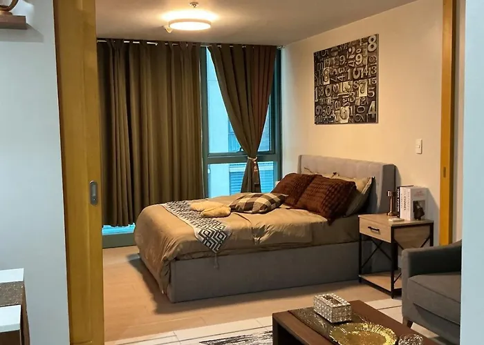 1 Bedroom Bgc, Uptown Mall, High Street & Landers Apartment *