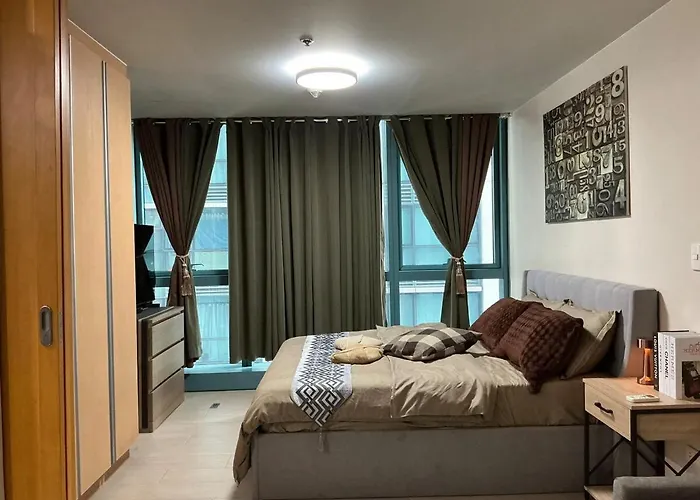 1 Bedroom Bgc, Uptown Mall, High Street & Landers Apartment Manila