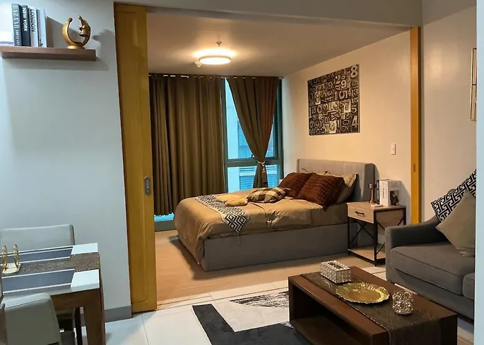 1 Bedroom Bgc, Uptown Mall, High Street & Landers *