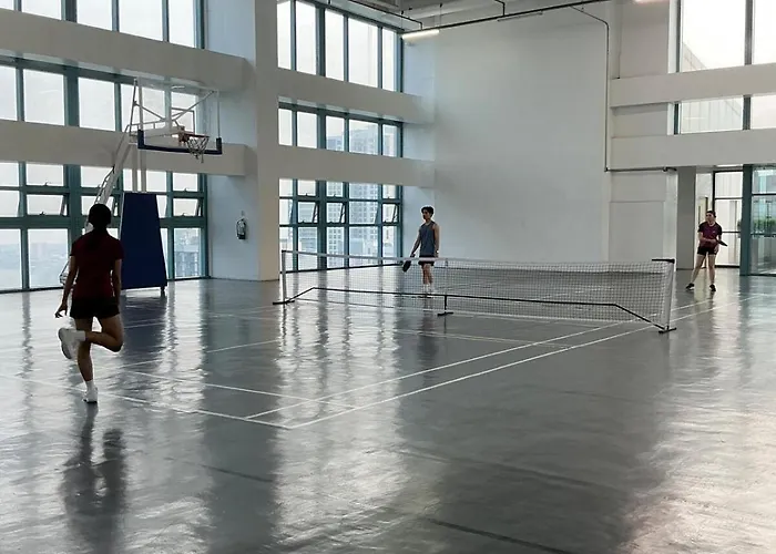 1 Bedroom Bgc, Uptown Mall, High Street & Landers Apartment *