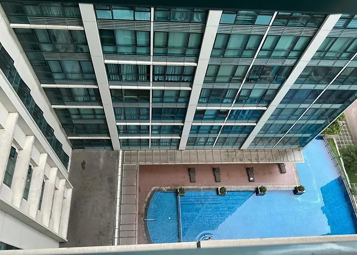 1 Bedroom Bgc, Uptown Mall, High Street & Landers Apartment Manila