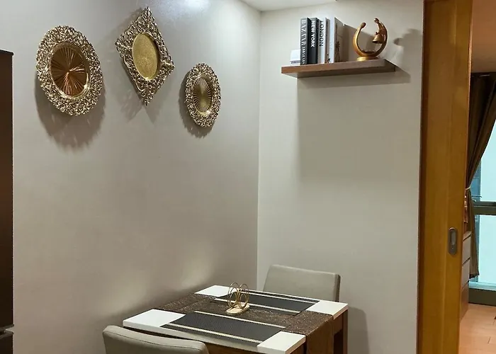 Apartment 1 Bedroom Bgc, Uptown Mall, High Street & Landers