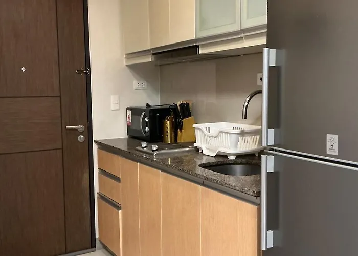 1 Bedroom Bgc, Uptown Mall, High Street & Landers Apartment
